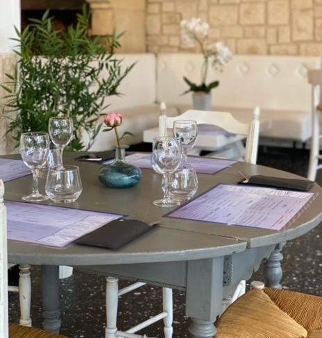 Hotel Restaurant La Plage Port-Saint-Louis-du-Rhône Buitenkant foto