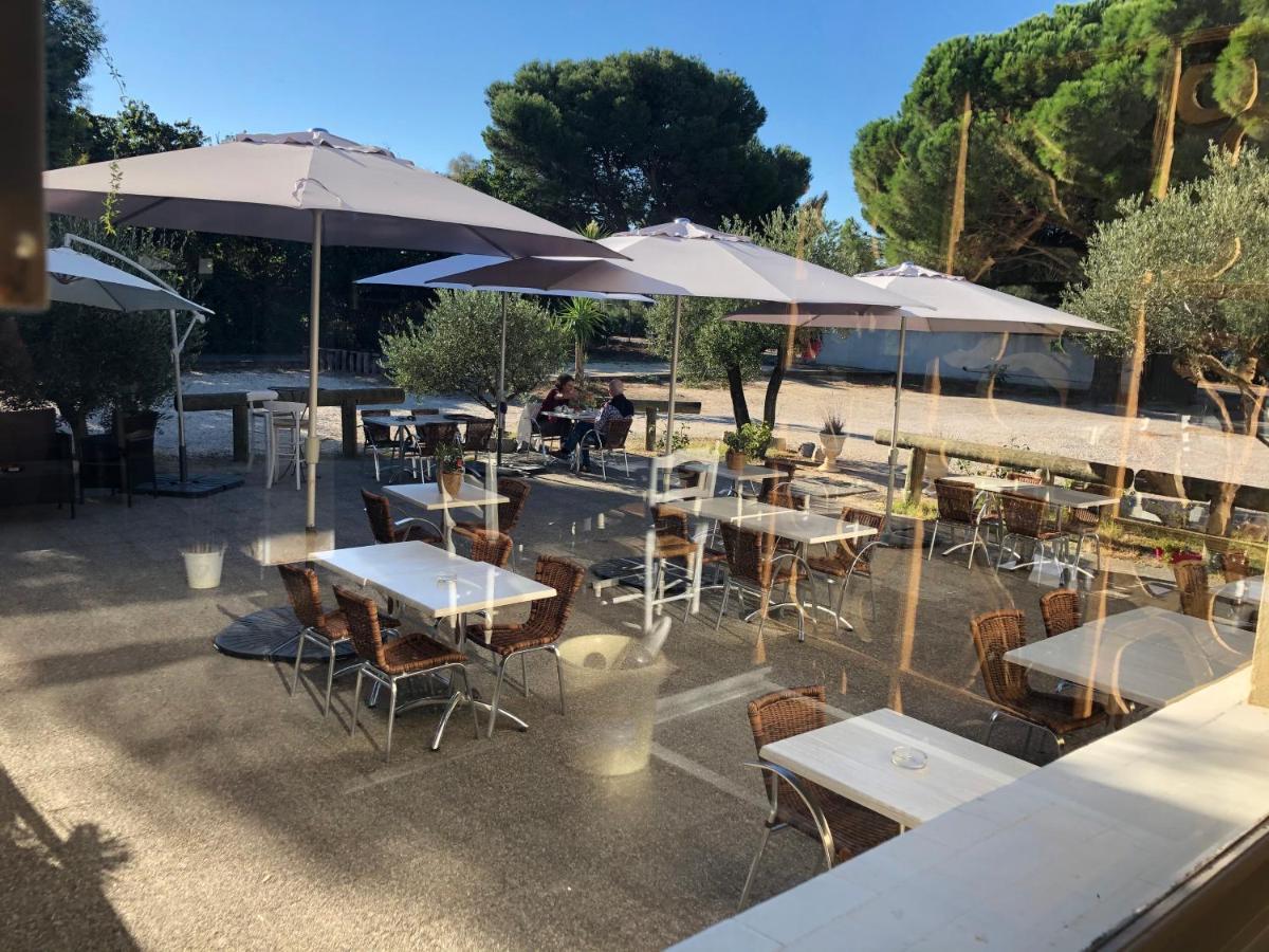 Hotel Restaurant La Plage Port-Saint-Louis-du-Rhône Buitenkant foto